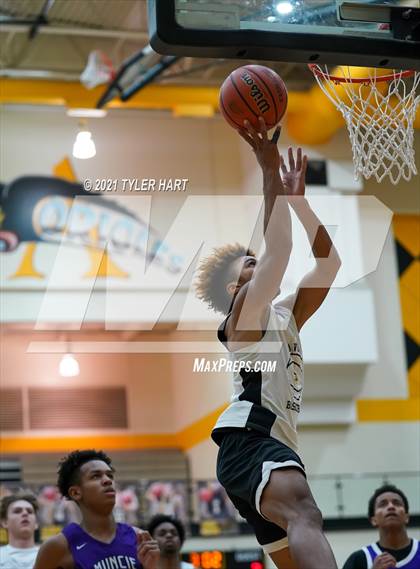 Thumbnail 1 in Muncie Central @ Avon (Scrimmage) photogallery.