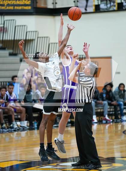 Thumbnail 1 in Muncie Central @ Avon (Scrimmage) photogallery.