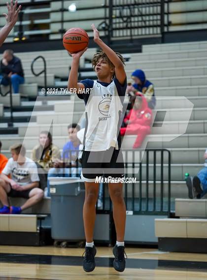 Thumbnail 3 in Muncie Central @ Avon (Scrimmage) photogallery.