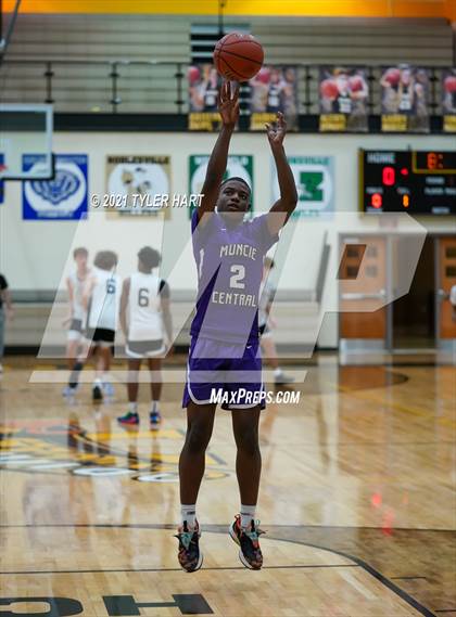 Thumbnail 3 in Muncie Central @ Avon (Scrimmage) photogallery.