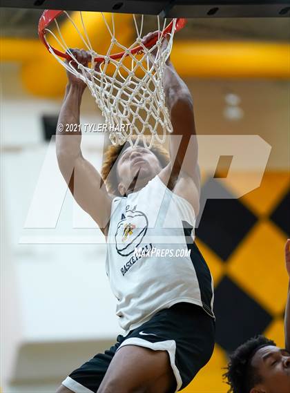Thumbnail 1 in Muncie Central @ Avon (Scrimmage) photogallery.
