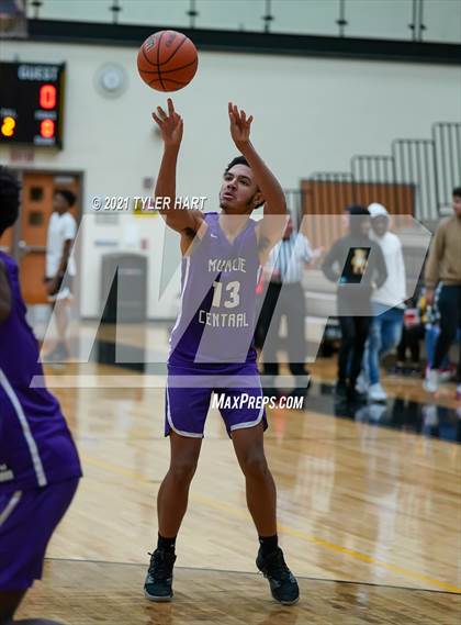 Thumbnail 2 in Muncie Central @ Avon (Scrimmage) photogallery.