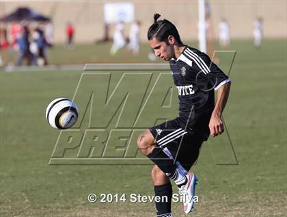 Thumbnail 2 in Palos Verdes vs. Servite (20th Annual SoCal Classic) photogallery.