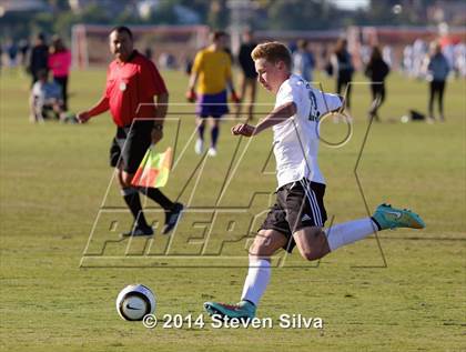 Thumbnail 1 in Palos Verdes vs. Servite (20th Annual SoCal Classic) photogallery.