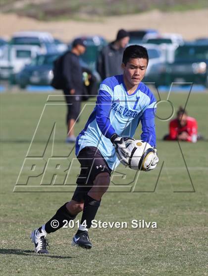 Thumbnail 2 in Palos Verdes vs. Servite (20th Annual SoCal Classic) photogallery.
