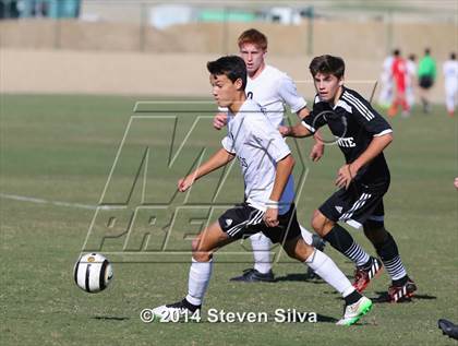Thumbnail 2 in Palos Verdes vs. Servite (20th Annual SoCal Classic) photogallery.