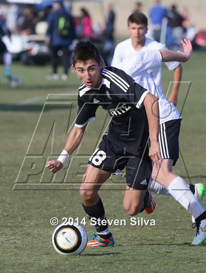 Thumbnail 2 in Palos Verdes vs. Servite (20th Annual SoCal Classic) photogallery.