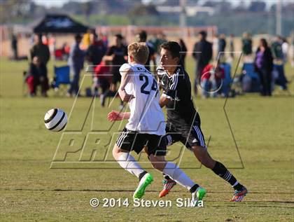 Thumbnail 2 in Palos Verdes vs. Servite (20th Annual SoCal Classic) photogallery.