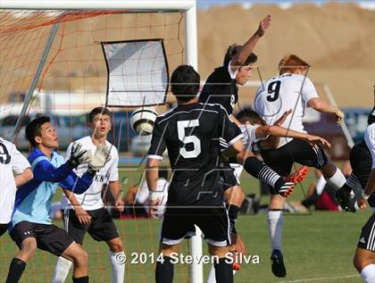 Thumbnail 2 in Palos Verdes vs. Servite (20th Annual SoCal Classic) photogallery.