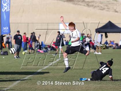 Thumbnail 2 in Palos Verdes vs. Servite (20th Annual SoCal Classic) photogallery.