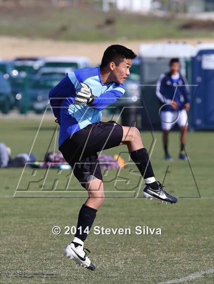 Thumbnail 2 in Palos Verdes vs. Servite (20th Annual SoCal Classic) photogallery.