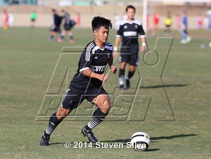 Thumbnail 2 in Palos Verdes vs. Servite (20th Annual SoCal Classic) photogallery.
