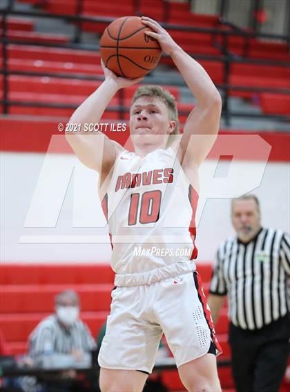 Thumbnail 3 in Hamilton Township vs Logan Elm photogallery.