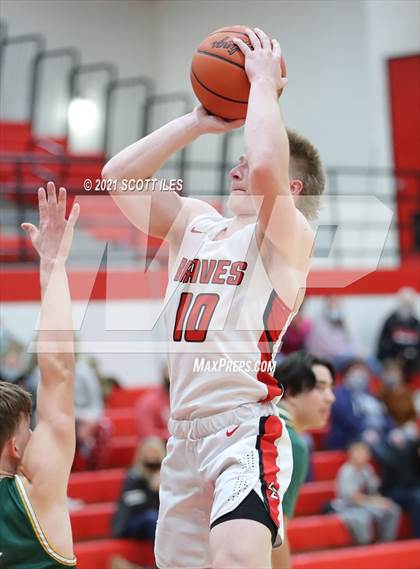 Thumbnail 2 in Hamilton Township vs Logan Elm photogallery.