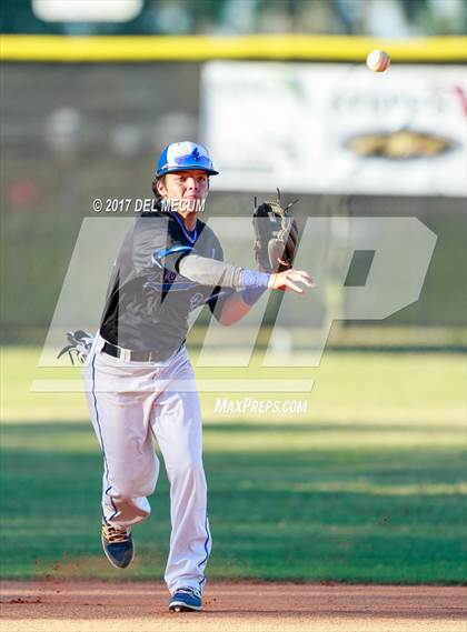 Thumbnail 2 in Lennard @ Armwood photogallery.
