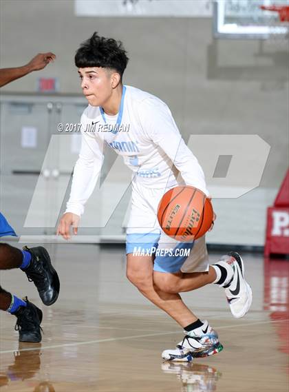 Thumbnail 2 in Sam Rayburn vs. King (McDonald's Texas Invitational) photogallery.