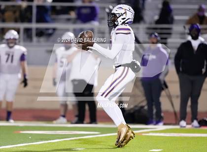Thumbnail 1 in Celina vs Alvarado (UIL Football 4A Division 1 Region II Final) photogallery.