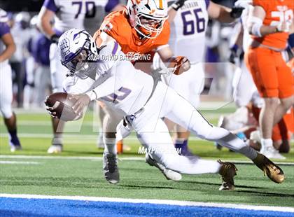 Thumbnail 1 in Celina vs Alvarado (UIL Football 4A Division 1 Region II Final) photogallery.