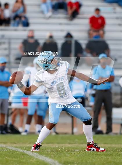 Thumbnail 3 in South @ North photogallery.