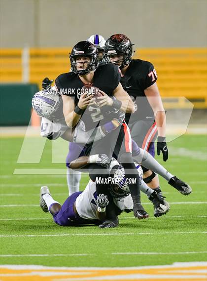 Thumbnail 1 in Coppell vs. Cedar Ridge (UIL 6A D1 Regional Playoff) photogallery.