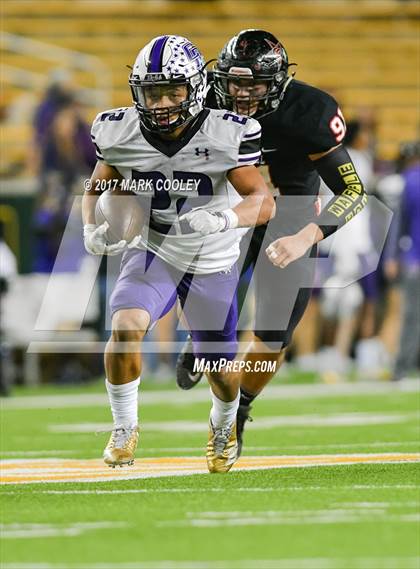 Thumbnail 3 in Coppell vs. Cedar Ridge (UIL 6A D1 Regional Playoff) photogallery.