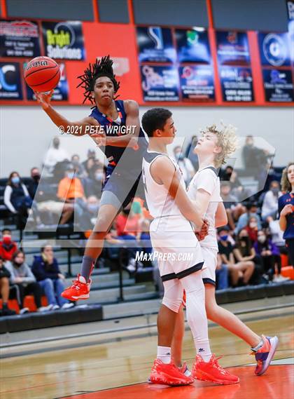 Thumbnail 3 in Sarasota vs Bradenton Christian (Sarasota JV Classic) photogallery.