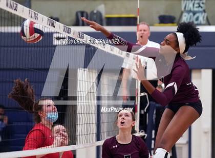 Thumbnail 1 in The Woodlands vs Wylie (UIL 6A Regional Semifinal) photogallery.