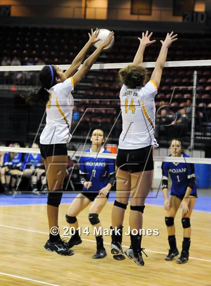 Thumbnail 1 in Phoenix Country Day vs. Valley Christian (AIA D4 Playoff) photogallery.