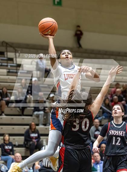 Thumbnail 2 in Liverpool vs. Syosset (NYSPHSAA Class AAA State Semi-Final) photogallery.