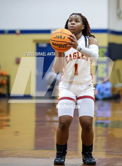 Thumbnail 3 in Durham Academy vs. Douglas Byrd (2023 Cumberland County Schools Holiday Classic Tournament) photogallery.