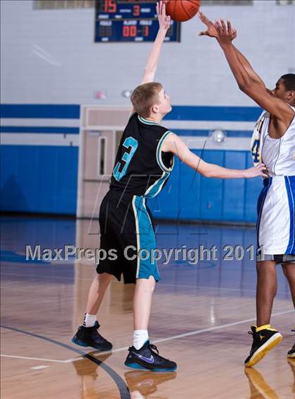 Thumbnail 2 in Pasadena Memorial vs Channelview (Soph) photogallery.