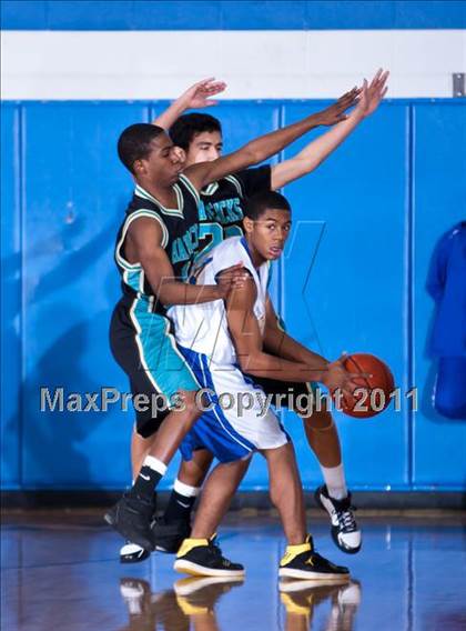 Thumbnail 2 in Pasadena Memorial vs Channelview (Soph) photogallery.