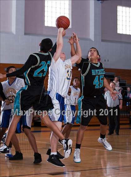 Thumbnail 2 in Pasadena Memorial vs Channelview (Soph) photogallery.