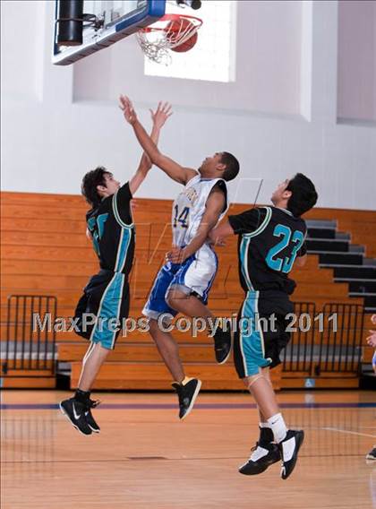 Thumbnail 3 in Pasadena Memorial vs Channelview (Soph) photogallery.