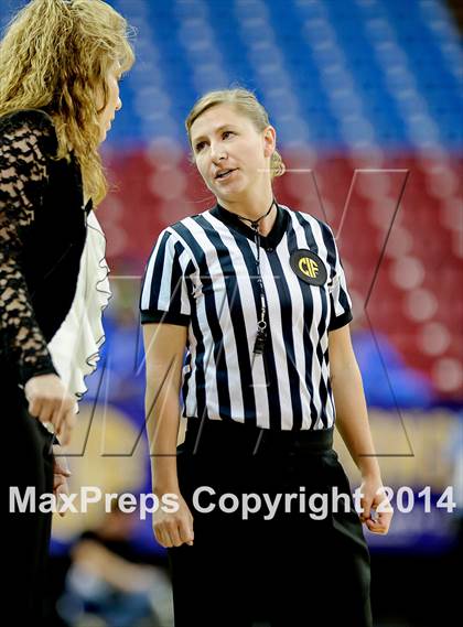 Thumbnail 2 in Pinewood vs. La Jolla Country Day (CIF D5 State Final) photogallery.