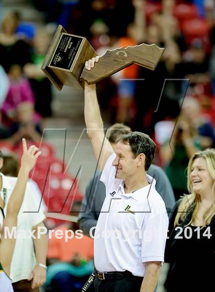 Thumbnail 2 in Pinewood vs. La Jolla Country Day (CIF D5 State Final) photogallery.
