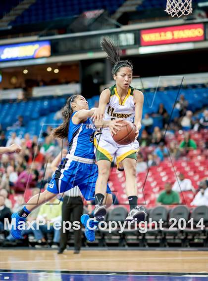 Thumbnail 1 in Pinewood vs. La Jolla Country Day (CIF D5 State Final) photogallery.