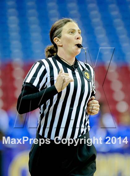 Thumbnail 1 in Pinewood vs. La Jolla Country Day (CIF D5 State Final) photogallery.
