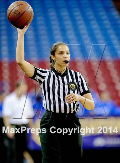 Thumbnail 3 in Pinewood vs. La Jolla Country Day (CIF D5 State Final) photogallery.