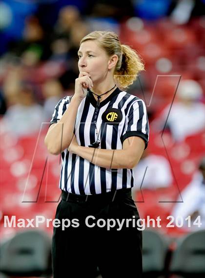 Thumbnail 1 in Pinewood vs. La Jolla Country Day (CIF D5 State Final) photogallery.