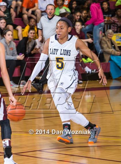 Thumbnail 2 in Bowie vs. Prestonwood Christian (Fantasy of Lights) photogallery.