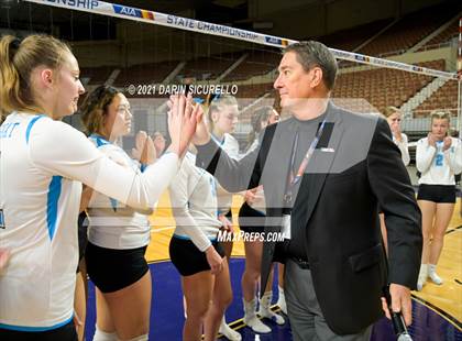 Thumbnail 3 in Valley Christian vs Snowflake (AIA 3A Final - Awards) photogallery.
