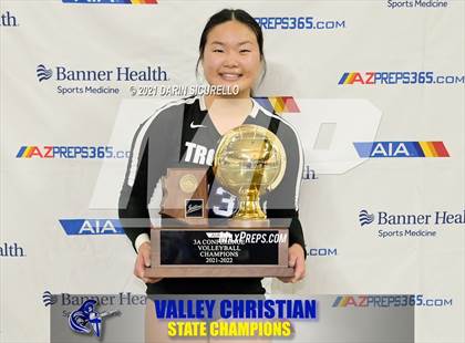 Thumbnail 3 in Valley Christian vs Snowflake (AIA 3A Final - Awards) photogallery.