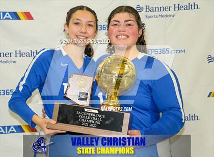 Thumbnail 2 in Valley Christian vs Snowflake (AIA 3A Final - Awards) photogallery.