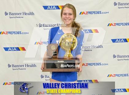 Thumbnail 3 in Valley Christian vs Snowflake (AIA 3A Final - Awards) photogallery.