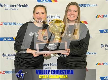 Thumbnail 3 in Valley Christian vs Snowflake (AIA 3A Final - Awards) photogallery.