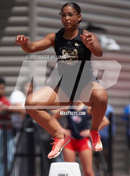Thumbnail 1 in OSSAA 5A/6A - Owasso 2025 photogallery.