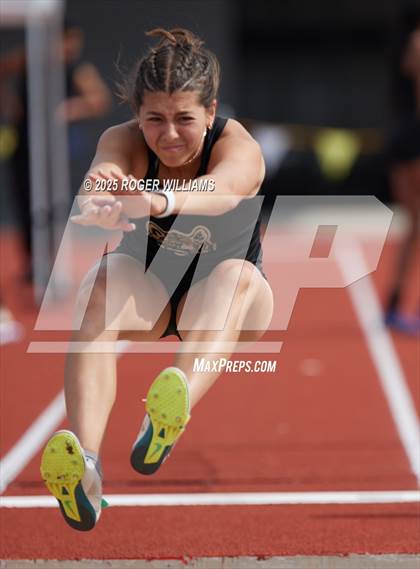 Thumbnail 1 in OSSAA 5A/6A - Owasso 2025 photogallery.