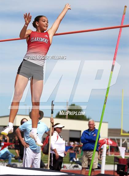 Thumbnail 3 in OSSAA 5A/6A - Owasso 2025 photogallery.