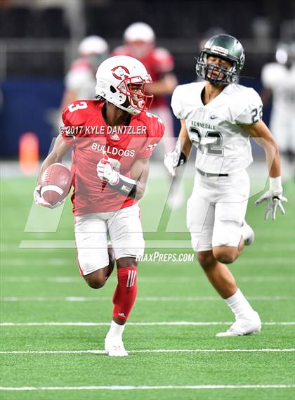 Thumbnail 3 in Kennedale vs. Carthage (UIL 4A Division 1 Final)  photogallery.